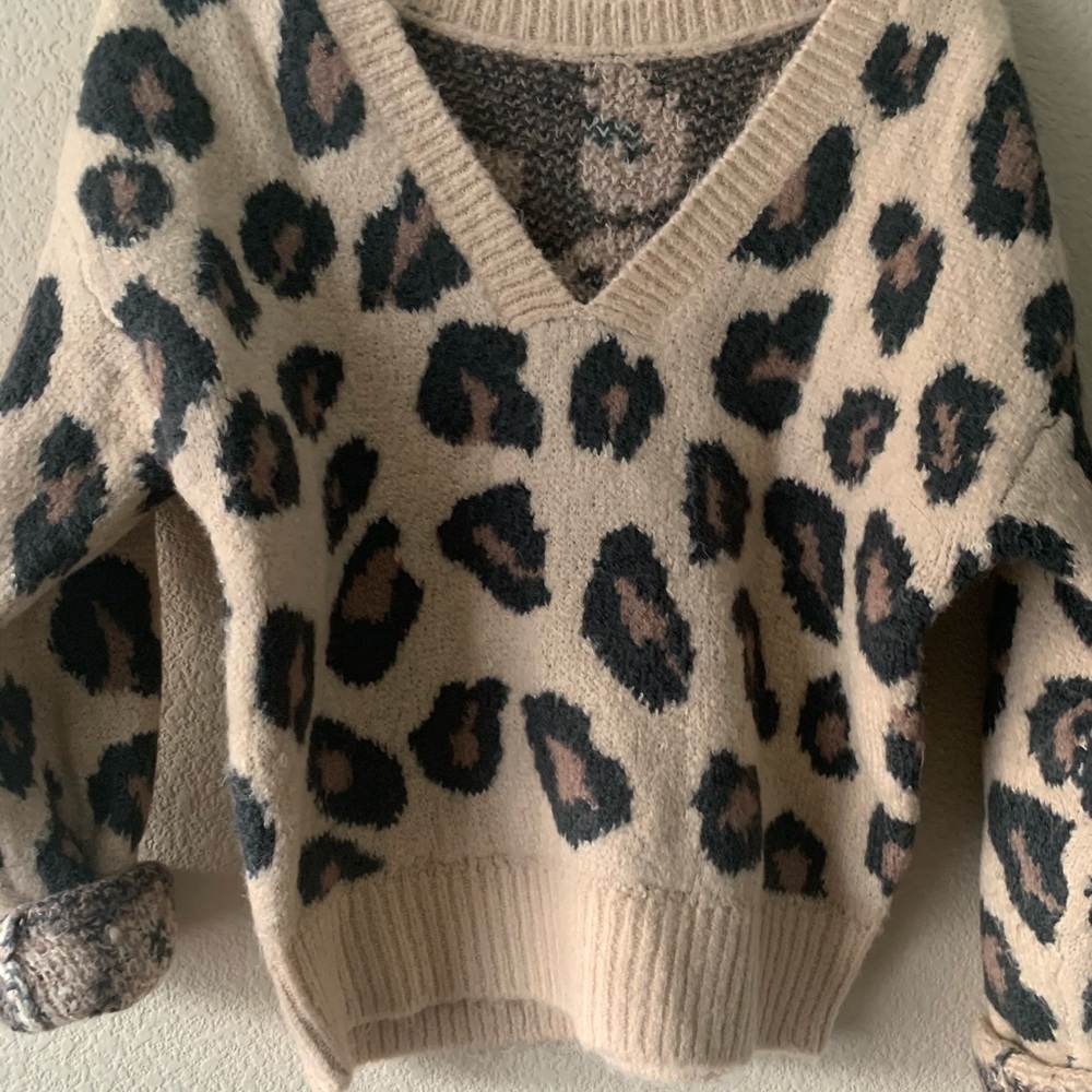 Victoria Secret PINK Leopard V-neck BF Sweater